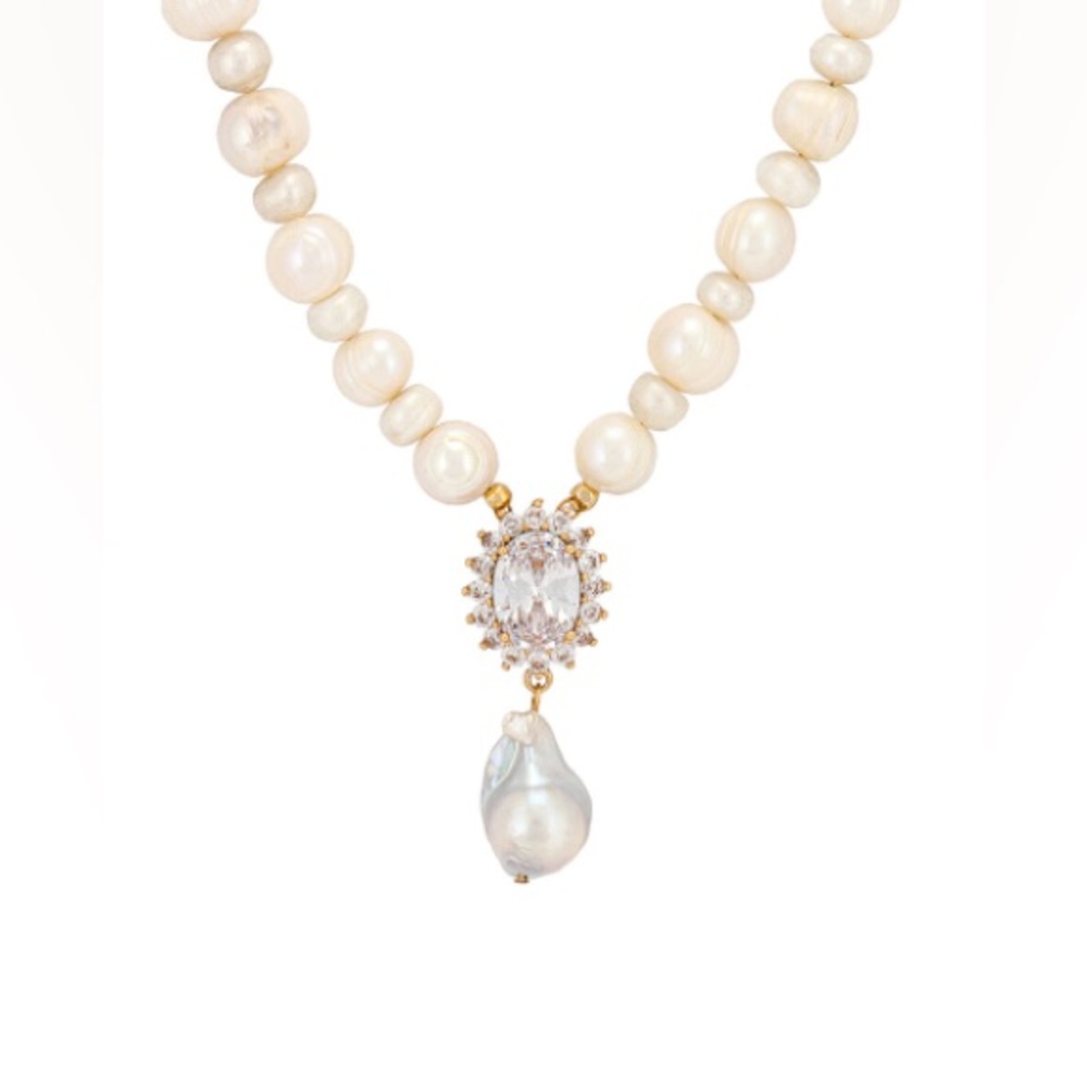 Ettika Pearl Necklace with Pendant, Gold contrast - New - Picture 3 of 5